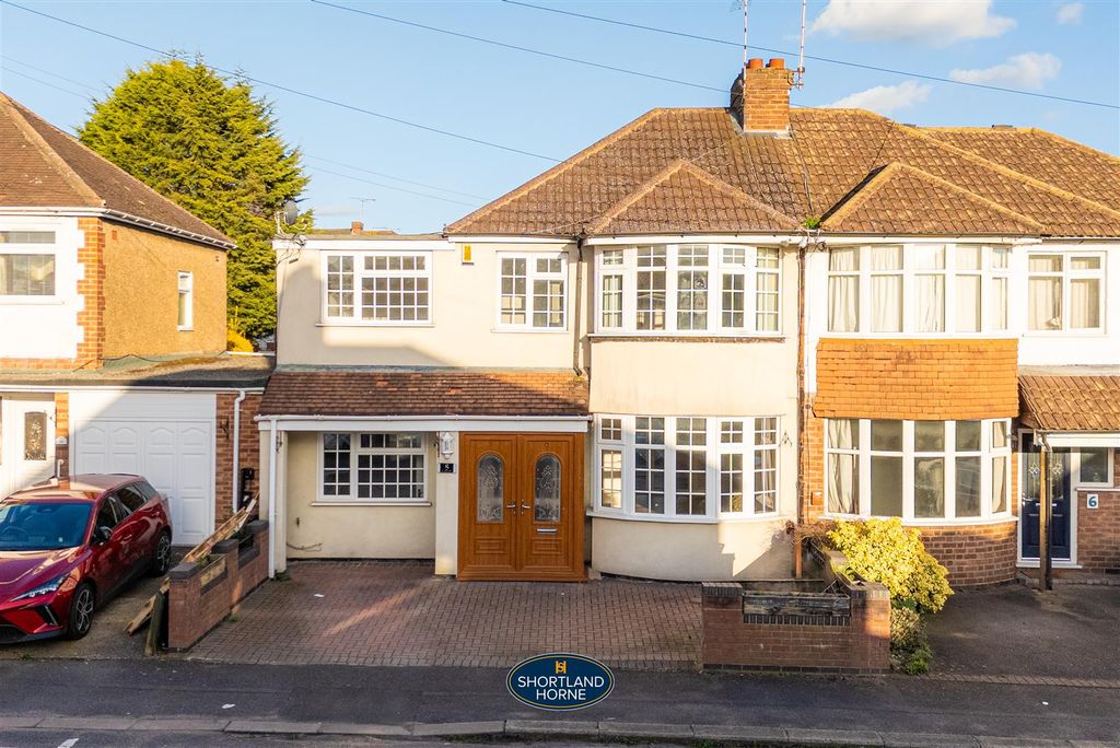 Property photo 1 of 32 8 Gloverst.Jpg