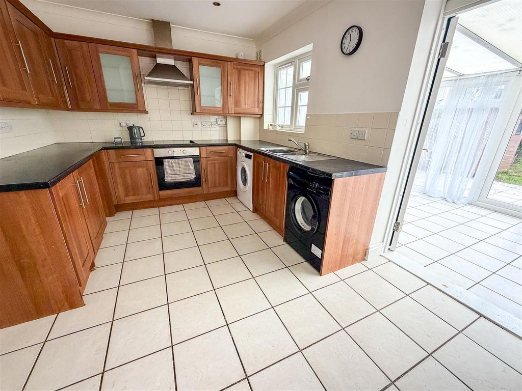 Property photo 2 of 19 Kitchen/Diner