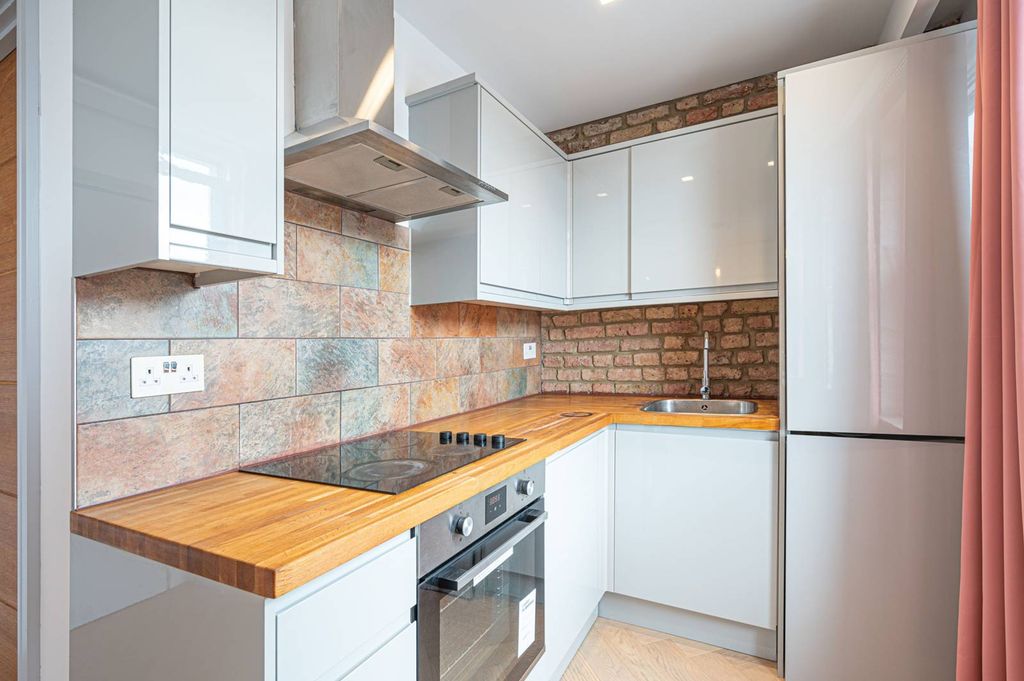 Property photo 1 of 4