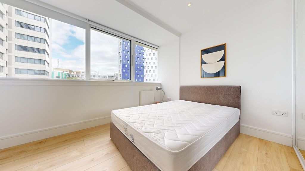 Property photo 3 of 17 Bedroom