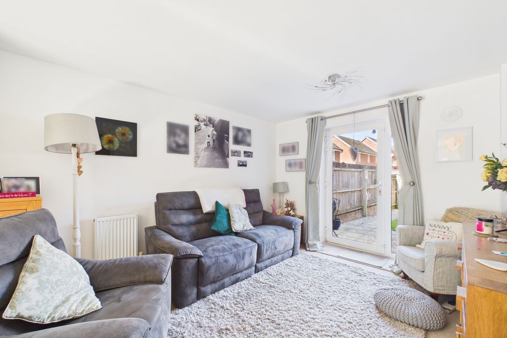 Property photo 3 of 9 Lounge