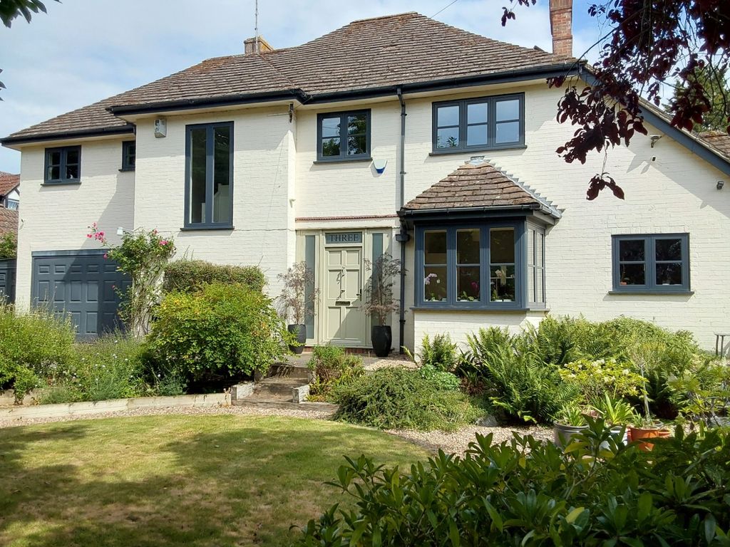 Property photo 1 of 25 Moggswell Lane