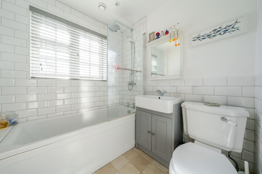 Property photo 3 of 19 Bathroom