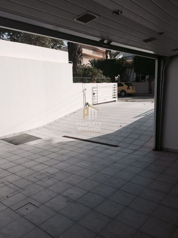 Property photo 1 of 33