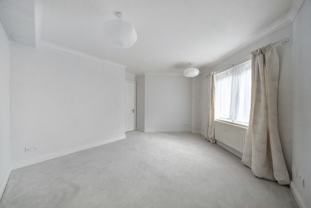 Property photo 2 of 9 Living Room