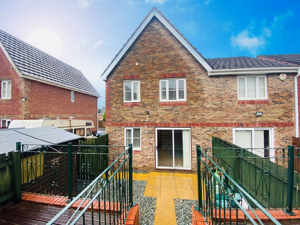 Property photo 2 of 4 Balcony