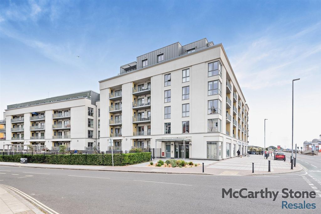 Property photo 3 of 14 8649000-Exterior05-800.Jpg