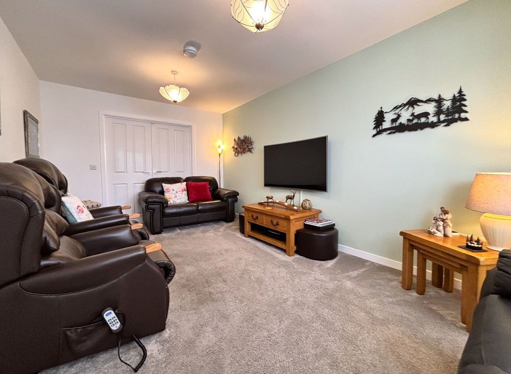 Property photo 3 of 28