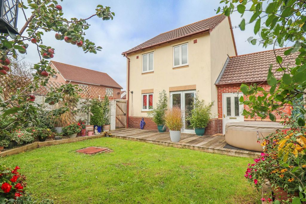 Property photo 2 of 18