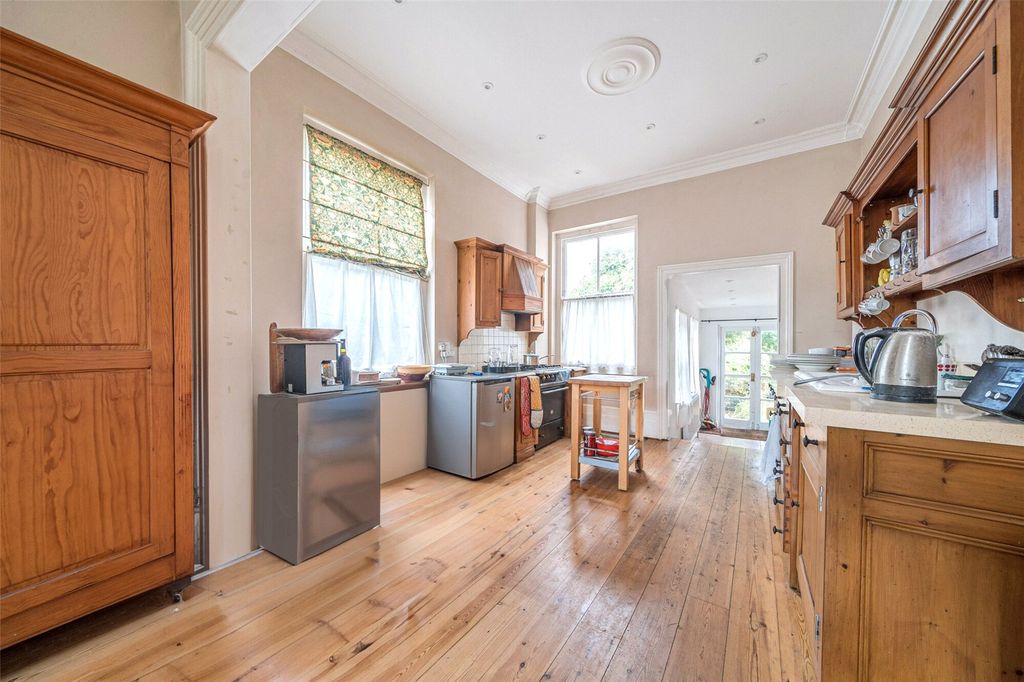 Property photo 3 of 20 Kitchen