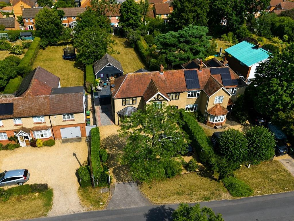 4 bed semi-detached house for saleDay's Lane, Biddenham, Bedford MK40
