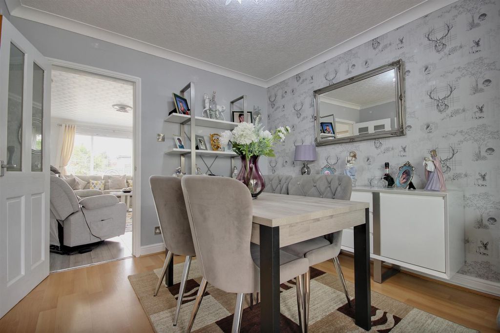 Property photo 3 of 17 Dining/Sitting Room