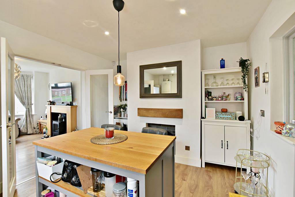 Property photo 3 of 16 Photo 9