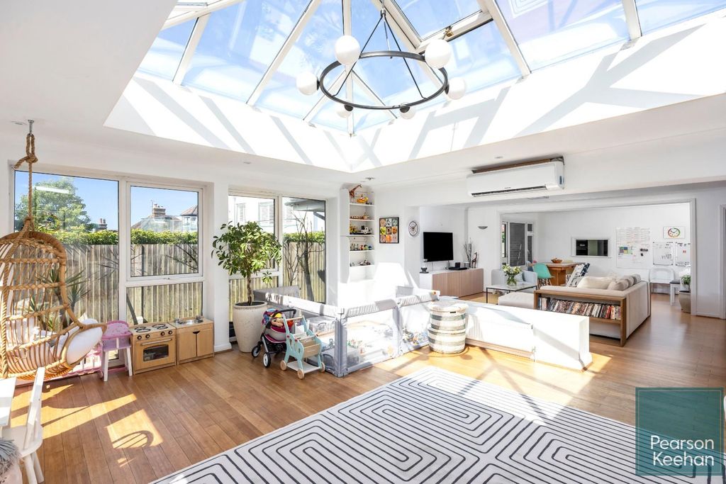 Property photo 3 of 27