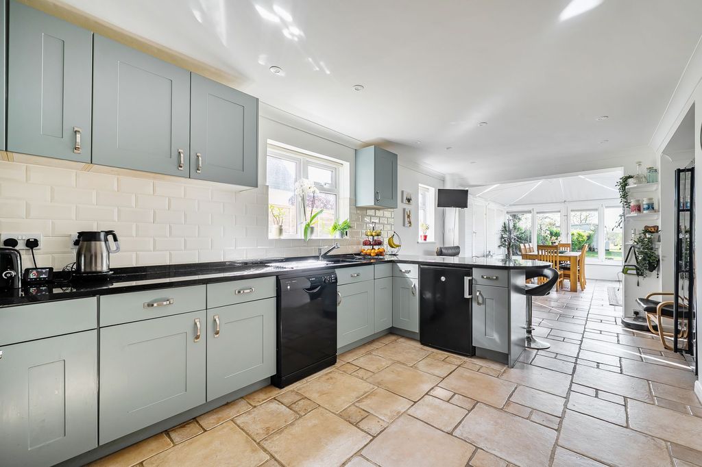 Property photo 3 of 25