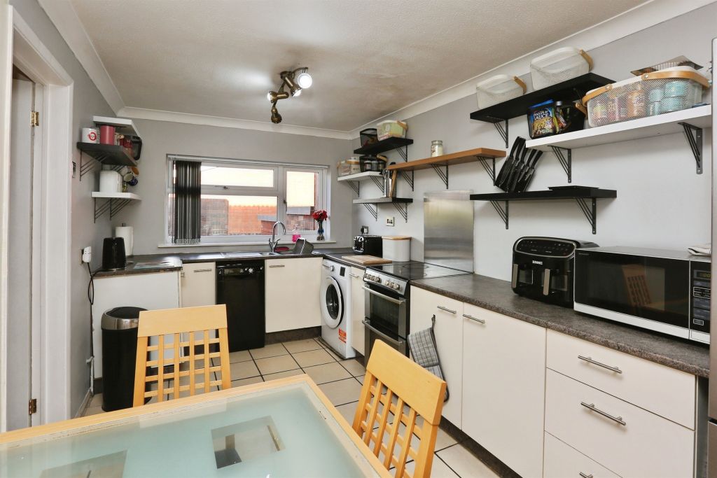 Property photo 3 of 13