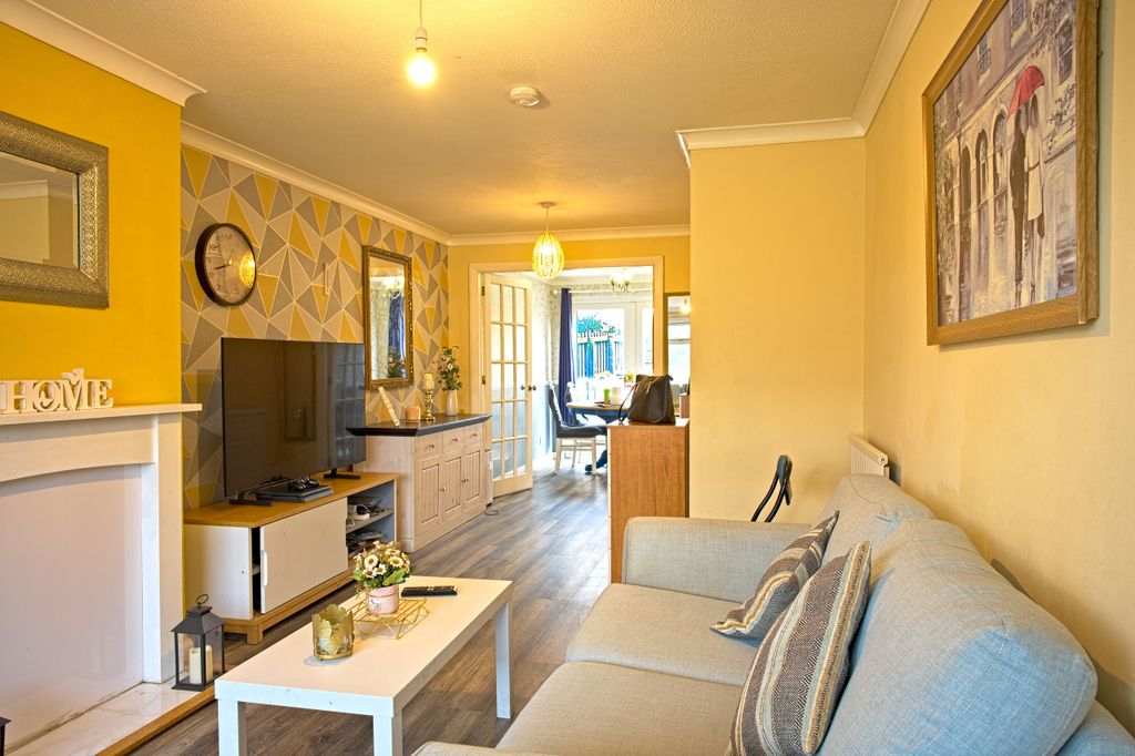 Property photo 2 of 11 2