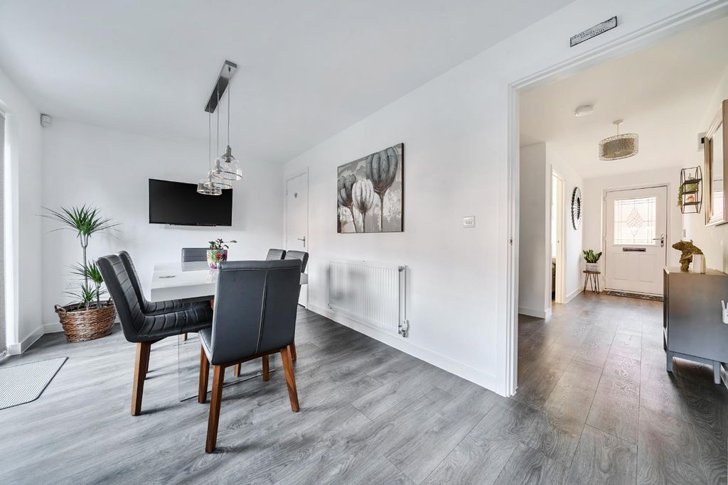 Property photo 3 of 18 1405245-18-6979Ddb44A53E.Jpg