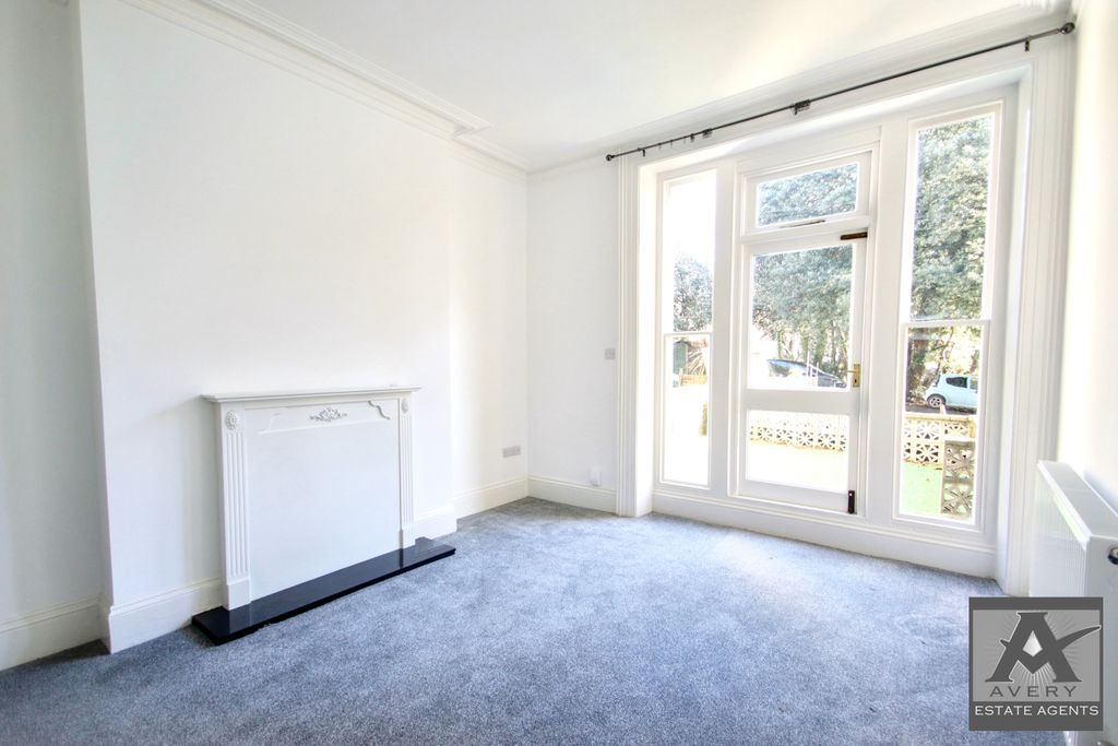 Property photo 3 of 11 Gallery