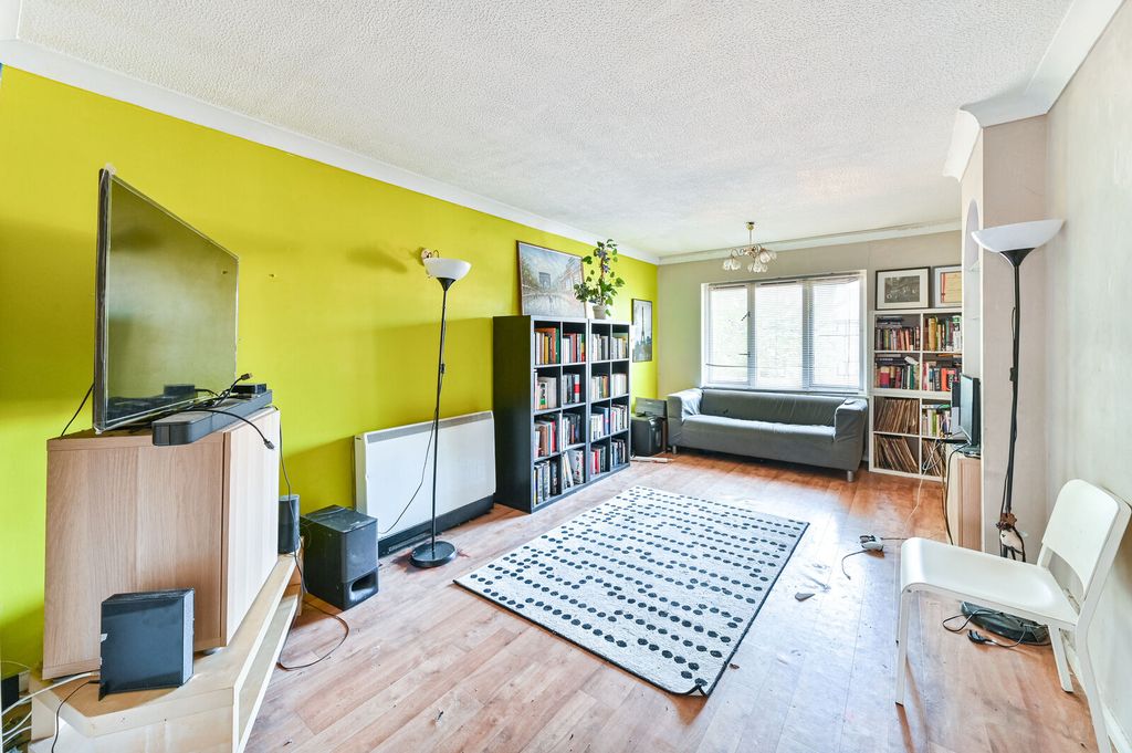 Property photo 2 of 11