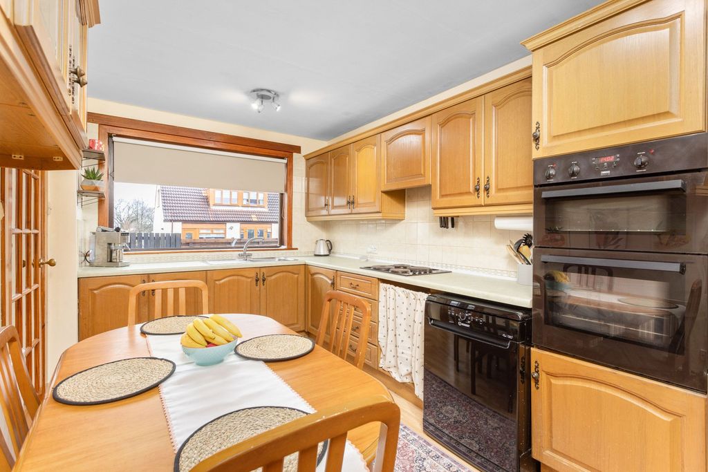 Property photo 2 of 22 Kitchen/ Dining Area
