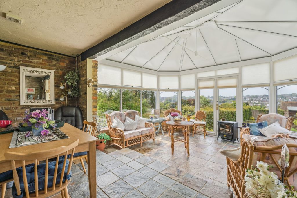 Property photo 2 of 21 Conservatory