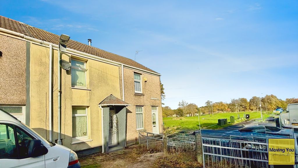 Property photo 2 of 17 Front And Field