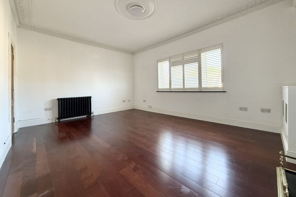 Property photo 3 of 8 3