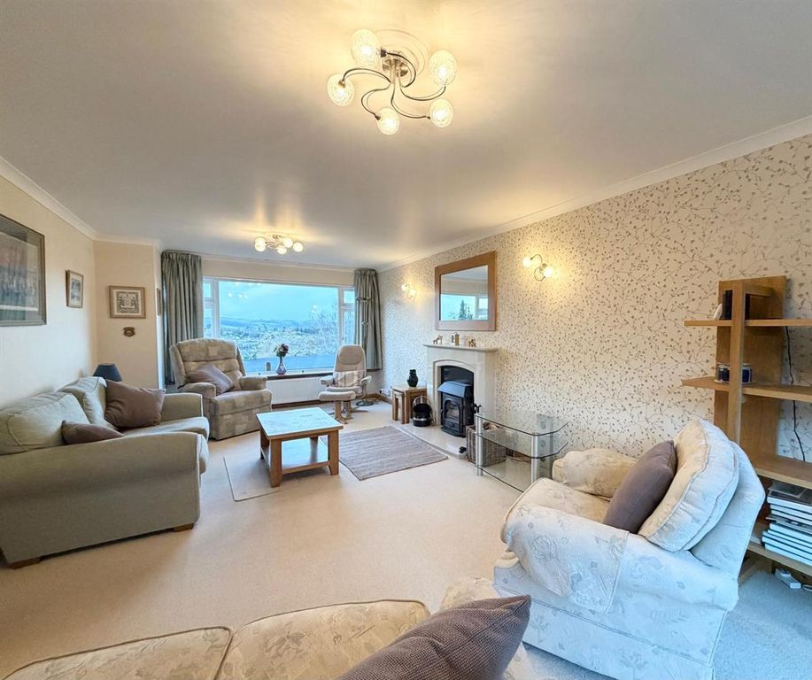 Property photo 2 of 22 Lounge