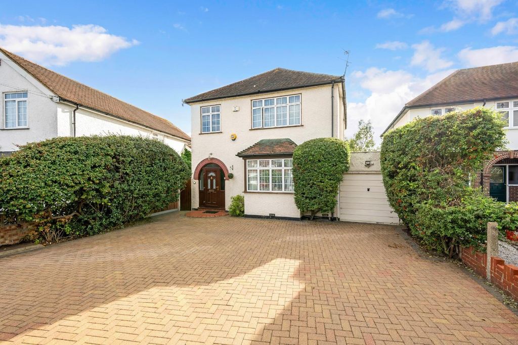 Property photo 1 of 20 Chessington Road (20).Jpg