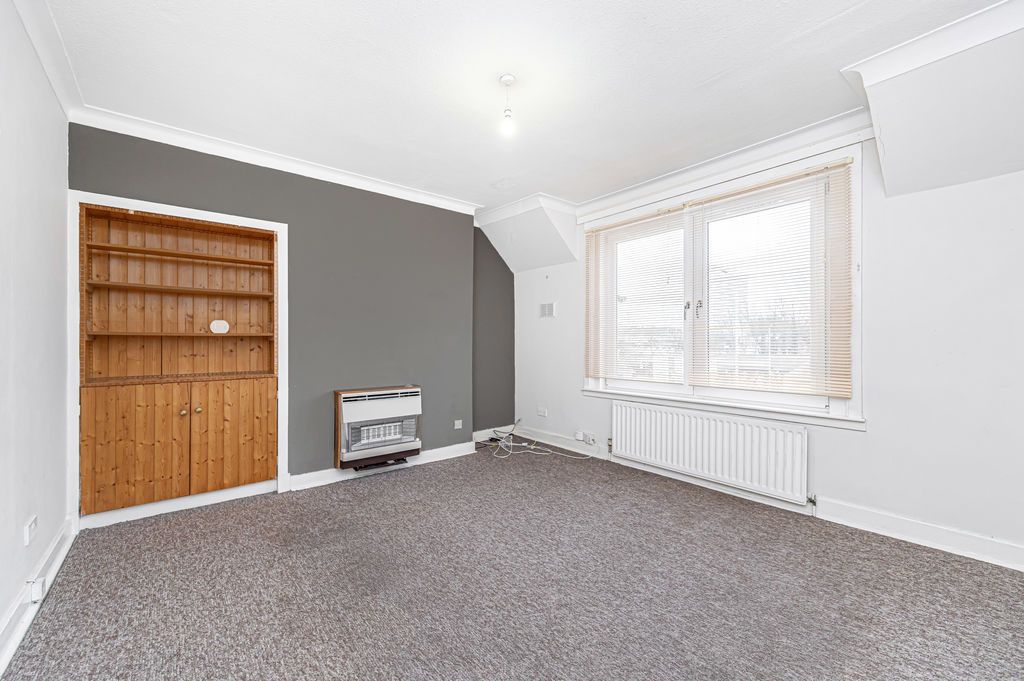 Property photo 3 of 22 Lounge