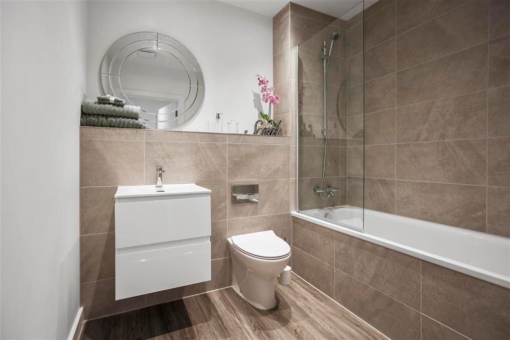 Property photo 3 of 9 Bathroom