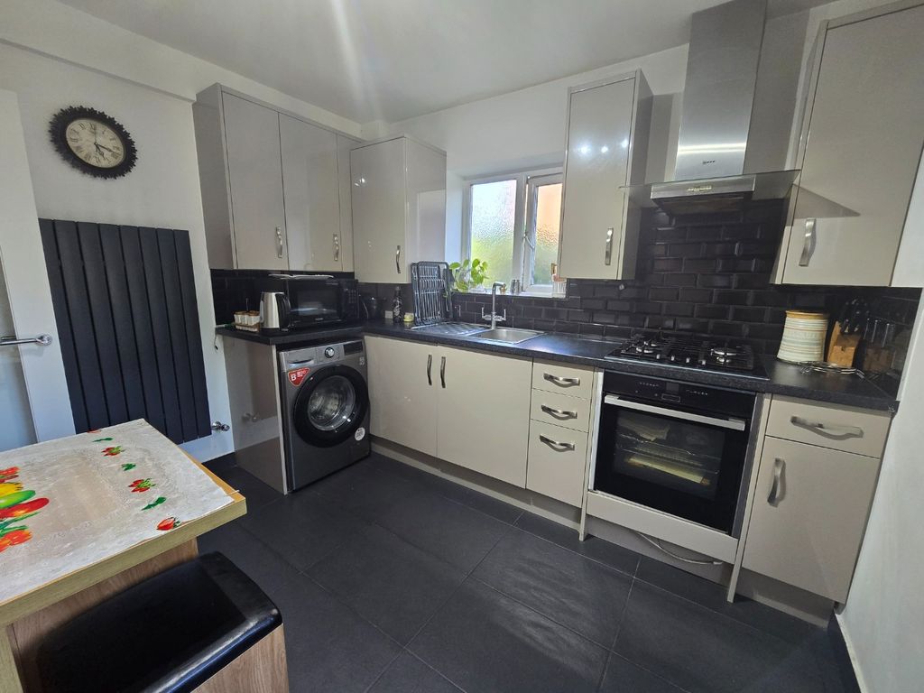 Property photo 3 of 11 3618222