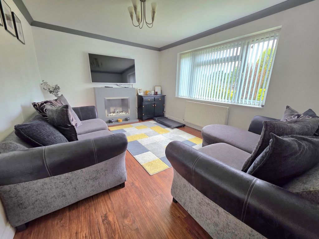 Property photo 2 of 16 Lounge