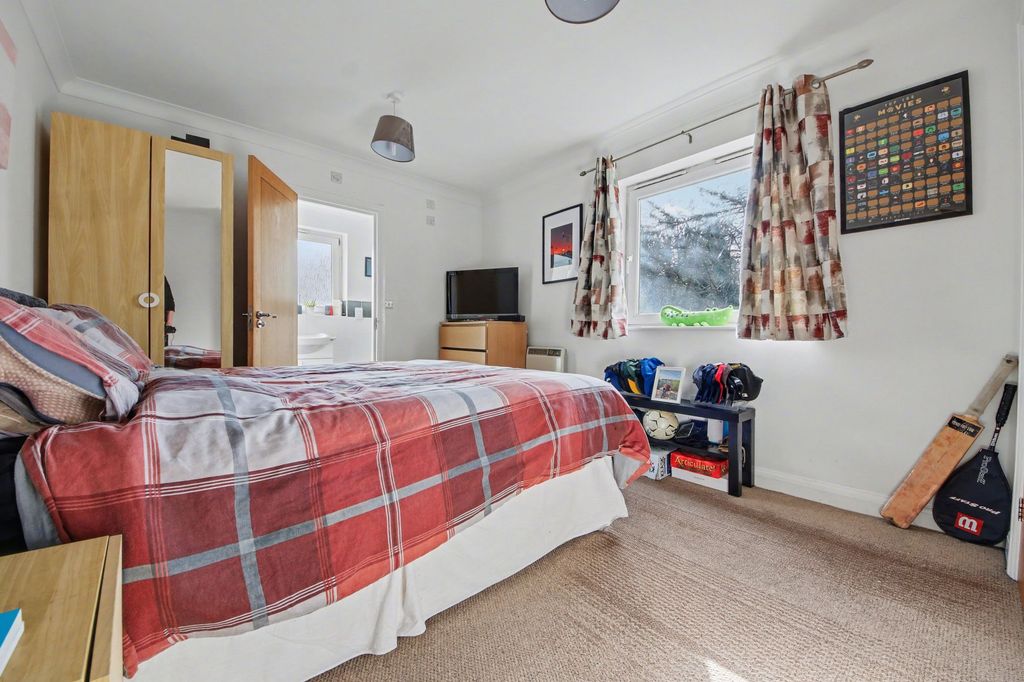 Additional image 10 of 2 bed flat for sale52 Vespasian Road, Bitterne Manor SO18