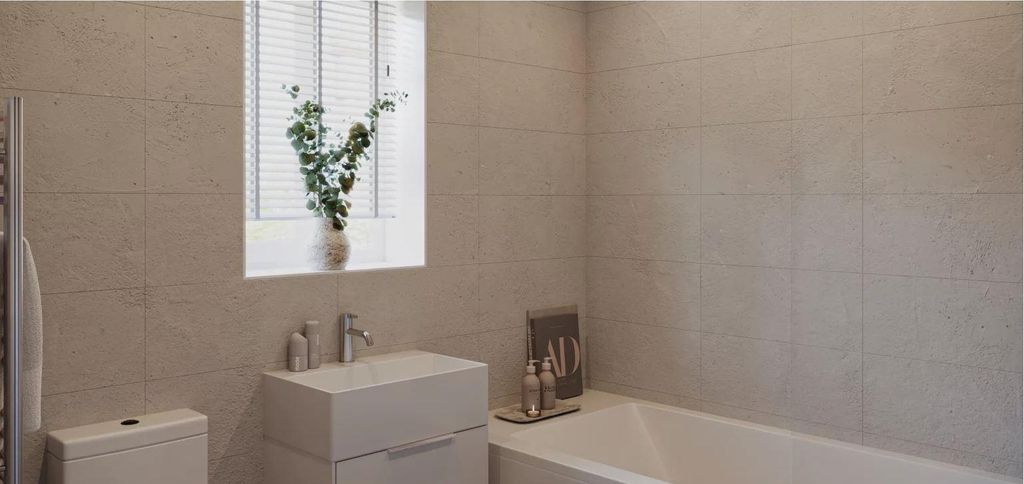 Property photo 1 of 7 Bathroom.Jpg