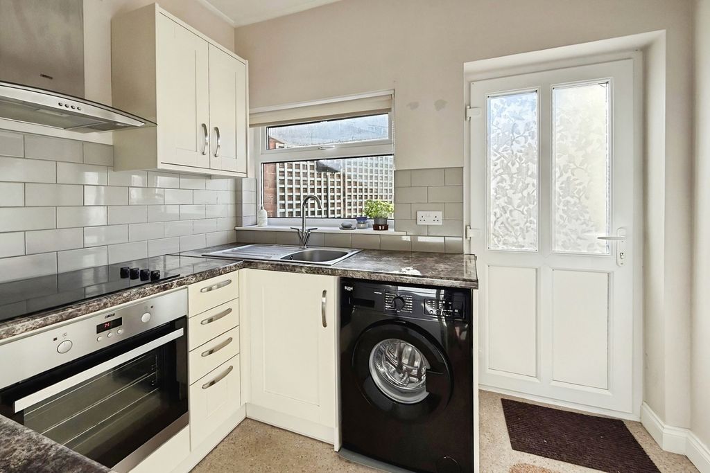 Property photo 2 of 11 Kitchen