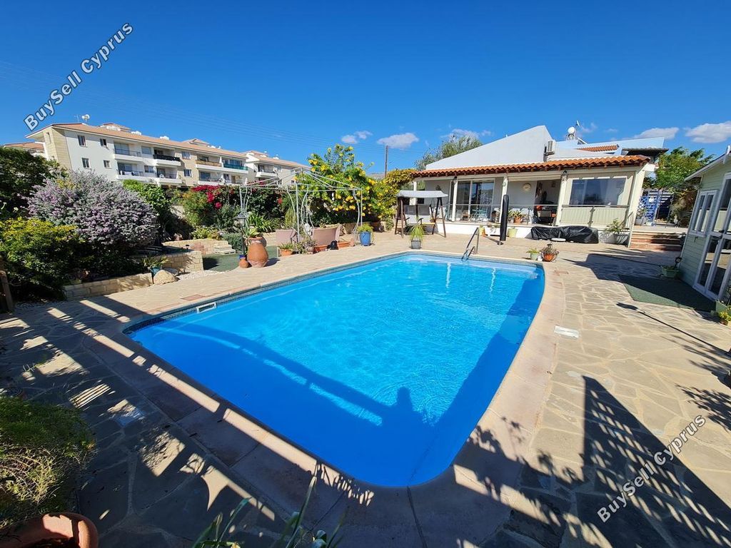 Property photo 1 of 50