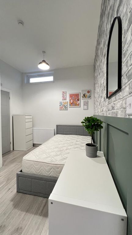 Property photo 1 of 8 9d7Fd063-76A8-47Fe-B852-0d7428657d2d