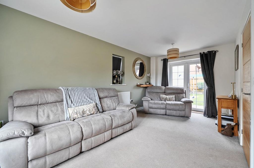 Property photo 2 of 12 Living Room