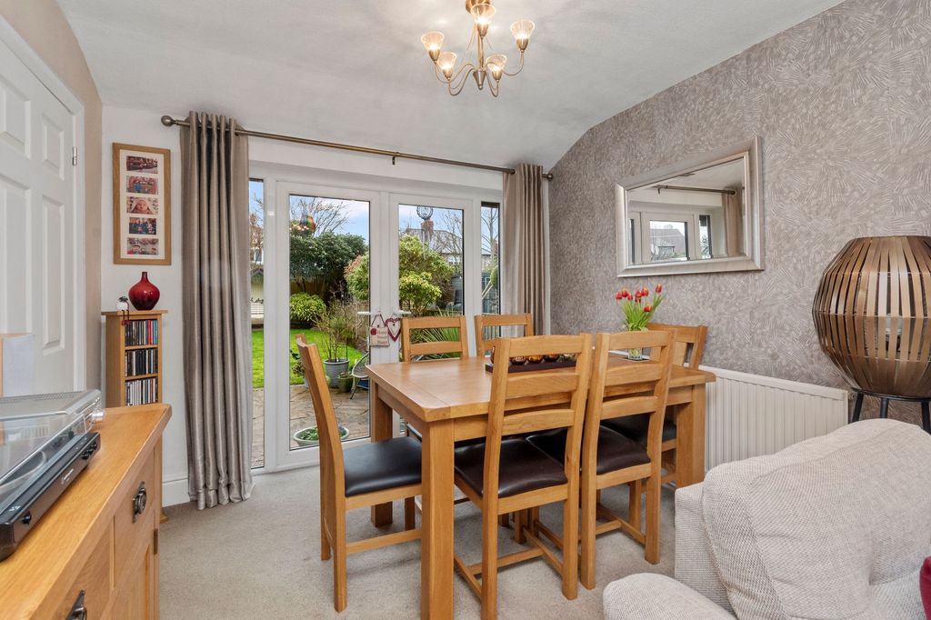 Property photo 3 of 40