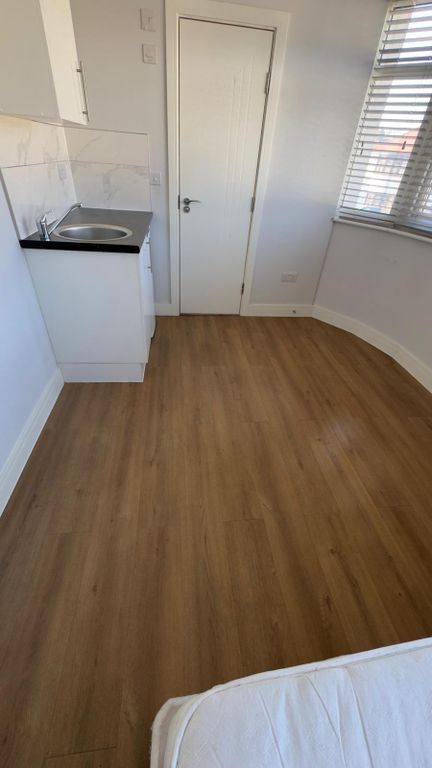 Property photo 1 of 2