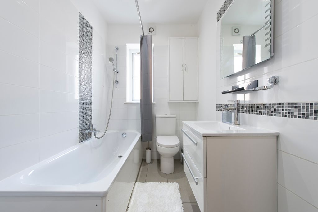 Property photo 3 of 11 A Spacious And Well-Maintained Large Bathroom Feat...