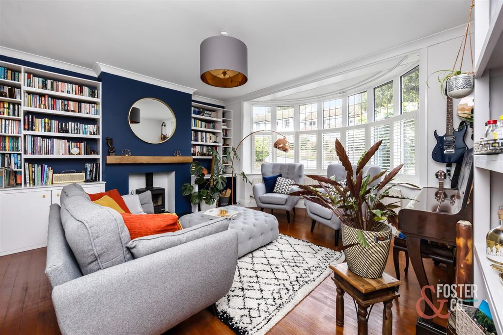 Property photo 3 of 35 Cedars Gardens, 7-002.Jpg