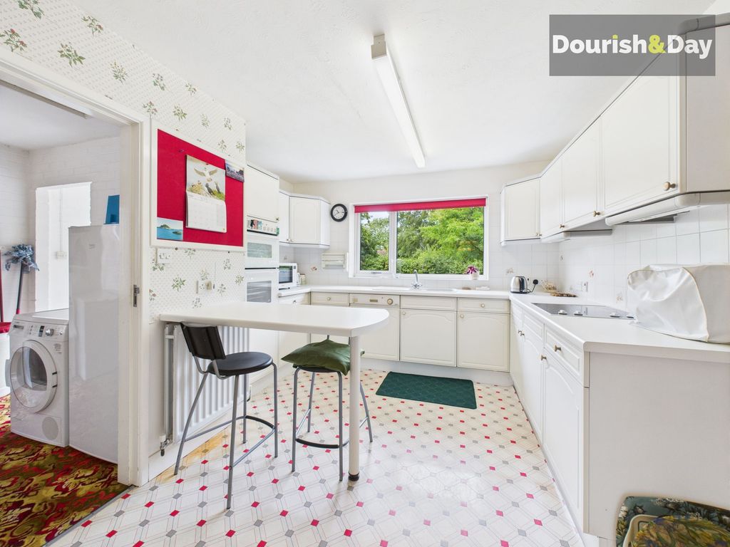 Property photo 3 of 18 Breakfast Kitchen
