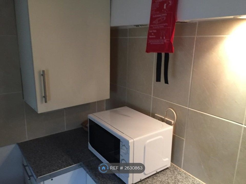 Property photo 3 of 11 Kitchen