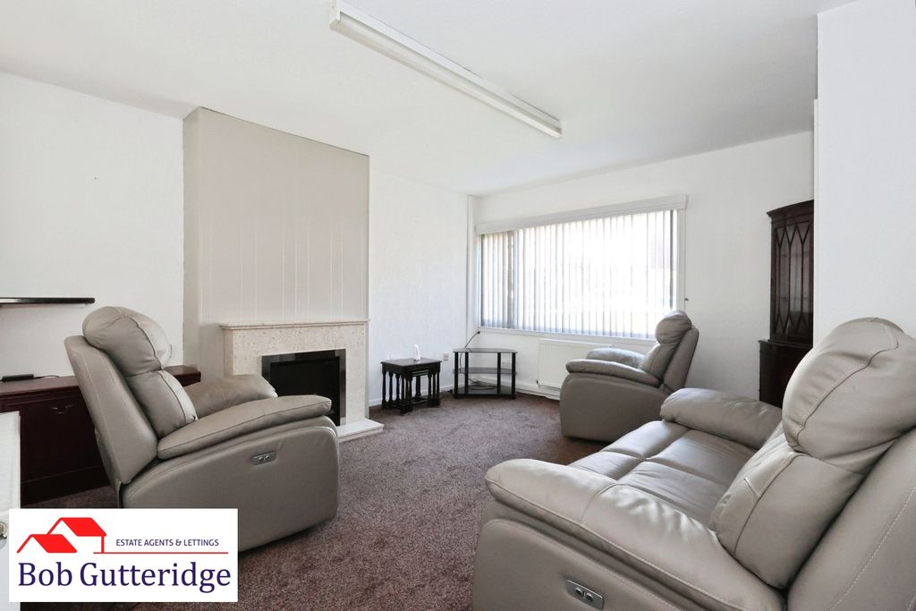 Property photo 2 of 19 Lounge