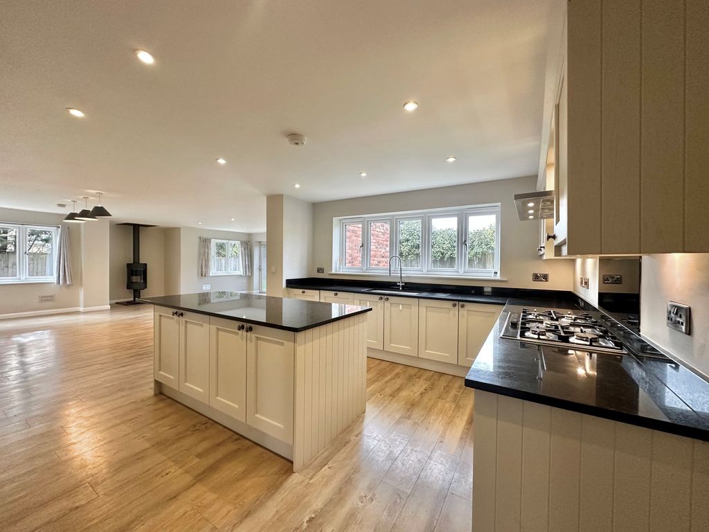 Property photo 1 of 10 Front