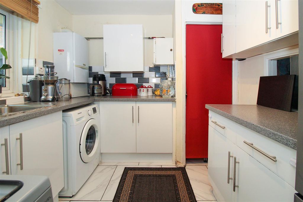 Property photo 3 of 5 Kitchen