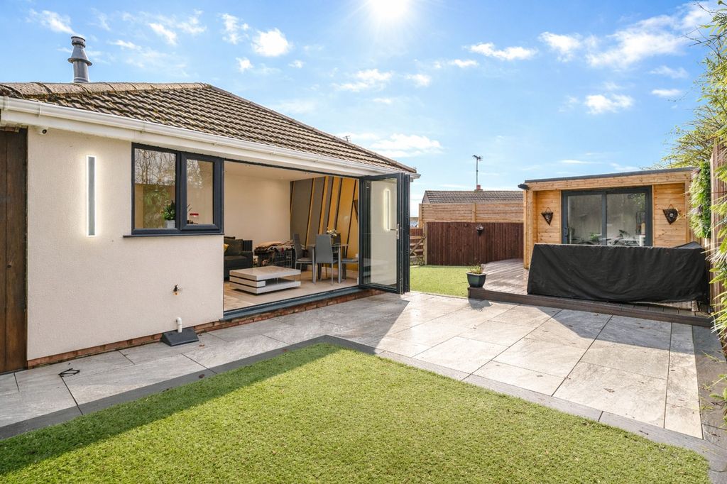 Property photo 1 of 32